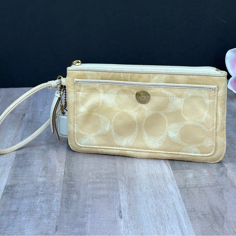 Coach Signature Small Wristlet Pouch Wallet
